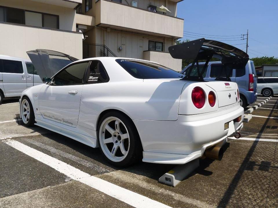AeroLuxe 99-02 Nissan Skyline R34 GTR Spec-HM Carbon Fiber Rear Spats